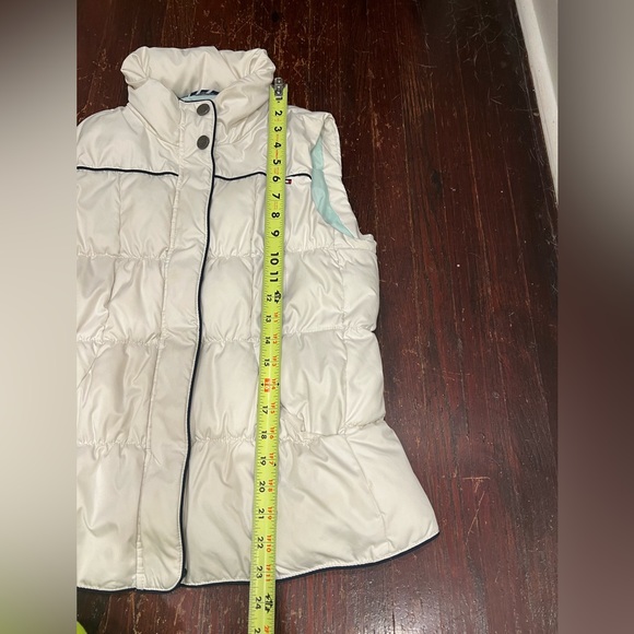 Tommy Hilfiger white puffer vest with pockets and embroidery detail - Picture 14 of 14